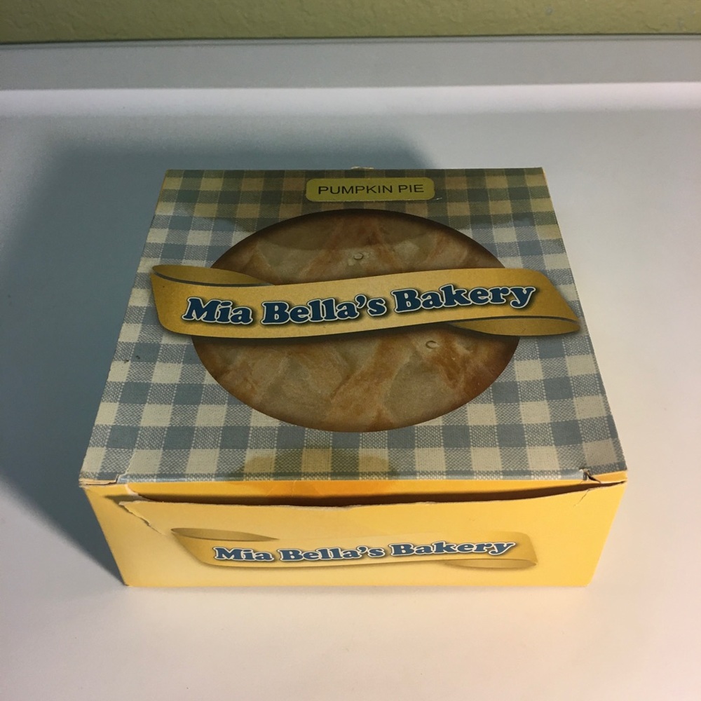 NIB Mia Bella’s Bakery Candle - Pumpkin